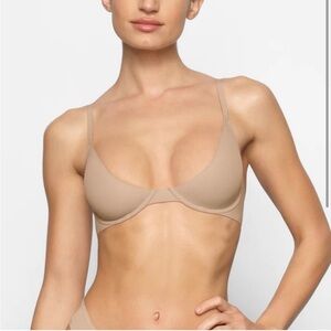 SKIMS Fits everybody Plunge Bra size 36D